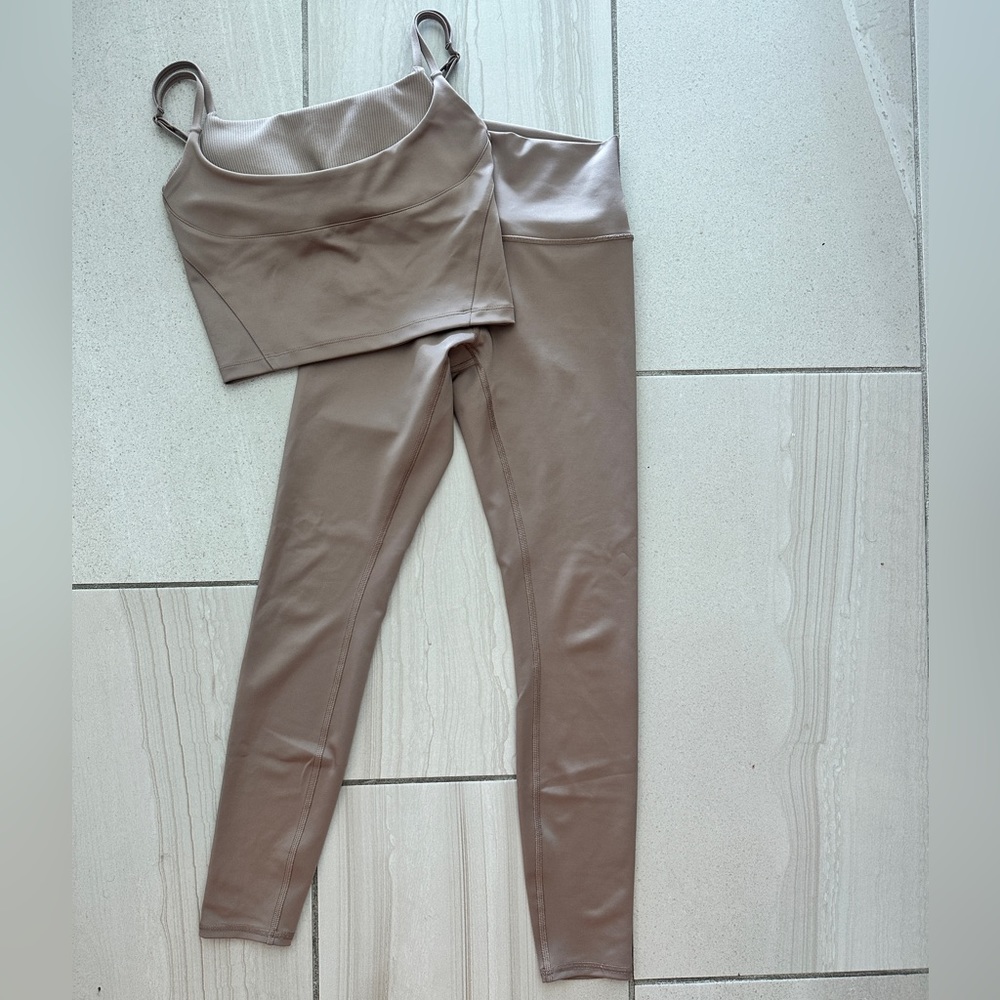 Alo Yoga Set